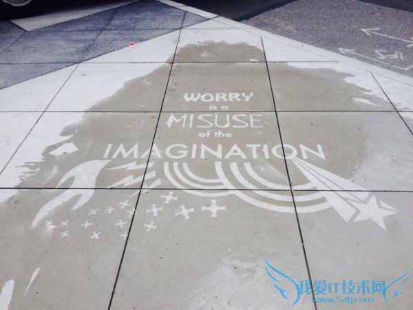 在西雅图街头用这种特殊的涂料写下一句句温馨的话语,人生的憧憬和无限的感慨