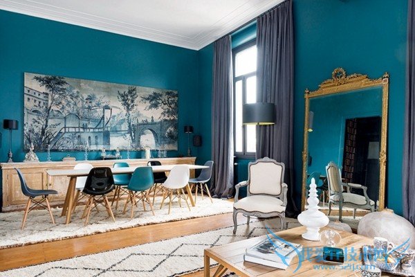 浪漫无比的湖蓝绽放