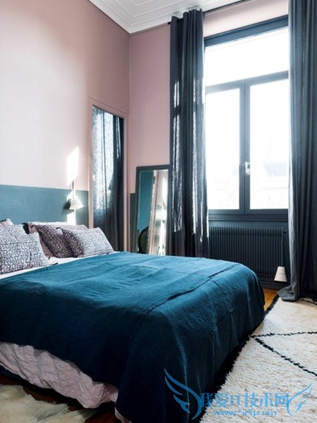 浪漫无比的湖蓝绽放