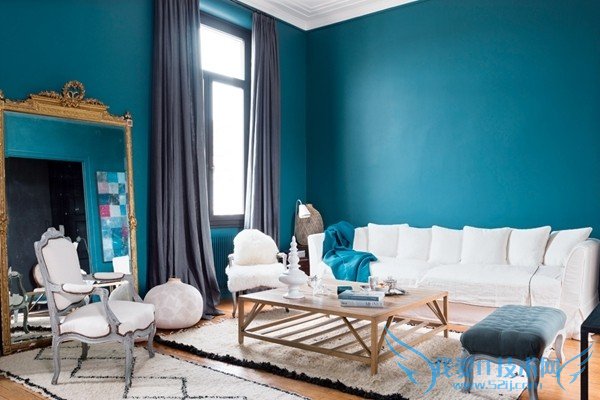 浪漫无比的湖蓝绽放