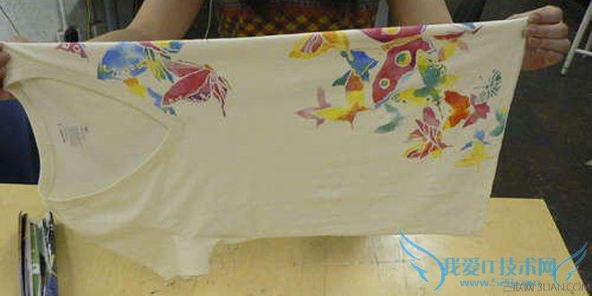 怎样快速叠t恤 快速叠t恤的方法图解教程