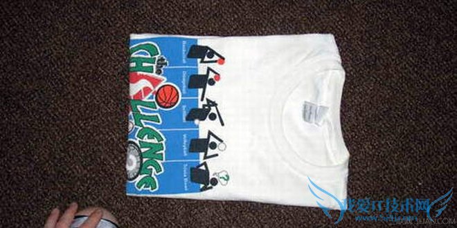 怎样快速叠t恤 快速叠t恤的方法图解教程