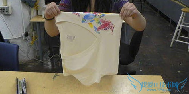 怎样快速叠t恤 快速叠t恤的方法图解教程