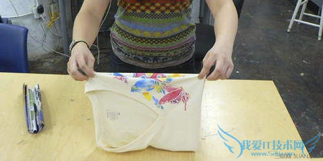 怎样快速叠t恤 快速叠t恤的方法图解教程