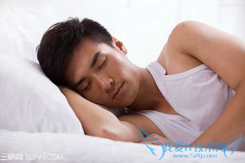 醉酒时哪种姿势睡觉更为安全 52IJ