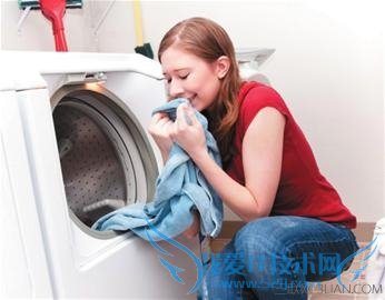 怎样清除衣服上的霉臭味 52IJ