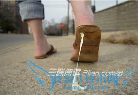 如何去除粘在头发上的口香糖 52IJ教程