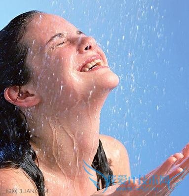 夏季频繁洗澡好吗? 52IJ