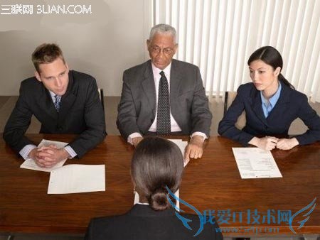 大学生面试时应该怎样穿衣服 52IJ