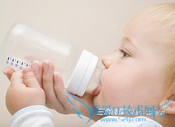 正确掌握新生儿的吃奶量 三联阅读