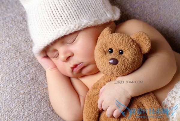 新生儿宝宝打嗝怎么办 52IJ母婴教育