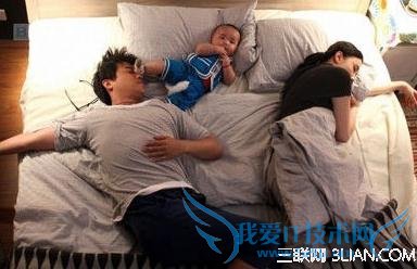 爸妈抱新生儿的原则及注意事项 三联