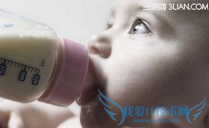 宝宝喝奶老被呛原因及对策 52IJ母婴教育