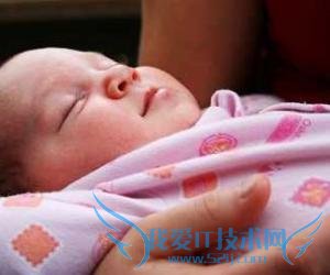 新生宝宝每日的营养需求 三联