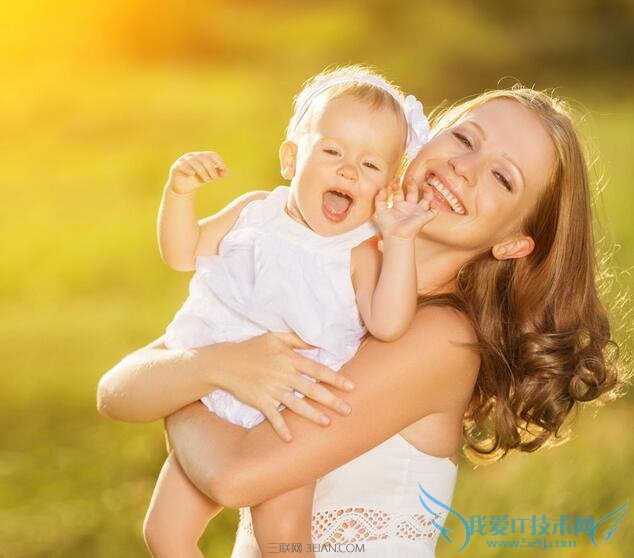 初生婴儿的正确抱法 52IJ母婴教育