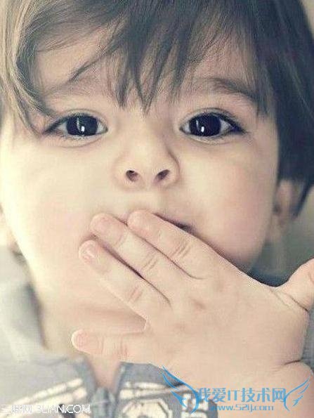 婴儿爱吃手不是坏习惯 52IJ母婴教育