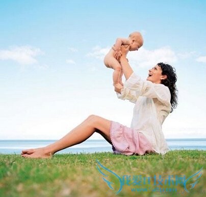 五大秘诀解决宝宝抱抱问题 52IJ母婴教育