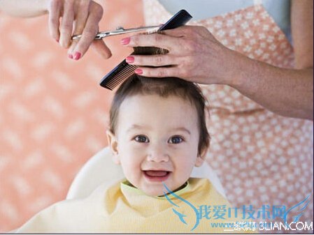 如何让宝宝主动配合洗剪头发 52IJ母婴教育