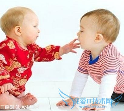 幼儿早教:锻炼宝宝视听与手的小游戏 52IJ母婴教育