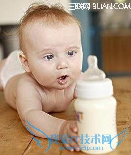 喂宝宝喝奶的十大误区 52IJ母婴教育