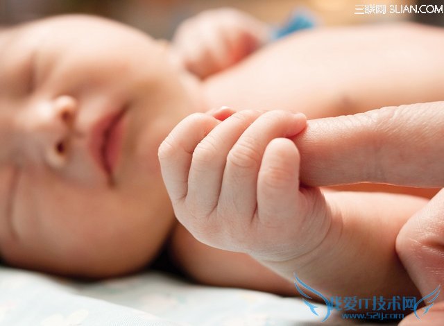 新生儿呕吐的分阶段应对法 52IJ母婴教育