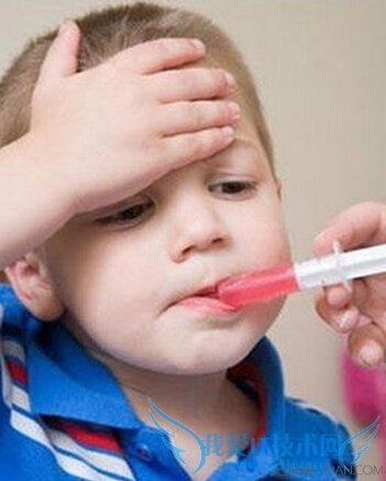 给孩子喂药少用“糖果骗术” 三联