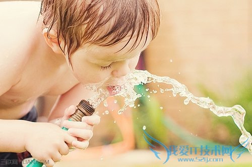 夏天怎么给孩子补充水分 52IJ母婴教育