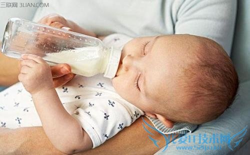 宝宝吐奶怎么办? 52IJ母婴教育