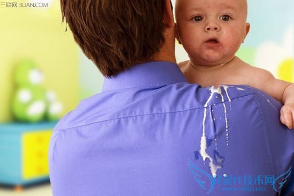 宝宝吐奶怎么解决 教你应对吐奶的妙招
