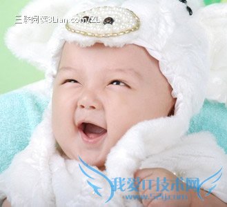 错误睡姿会让宝宝变得不帅 三联