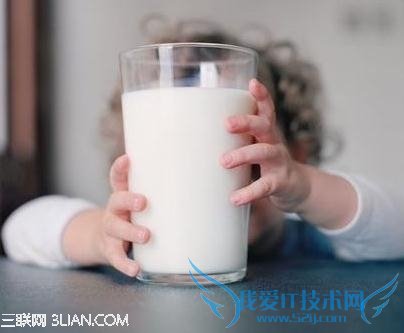 给宝宝喂配方奶需注意的问题 三联