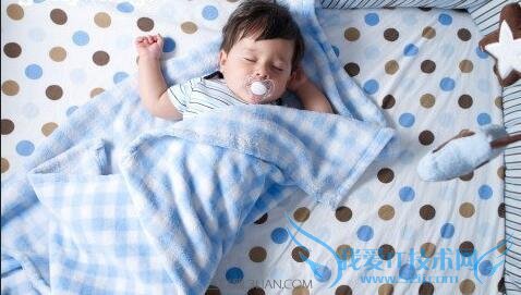 冬季该如何给宝宝盖被 52IJ母婴教育