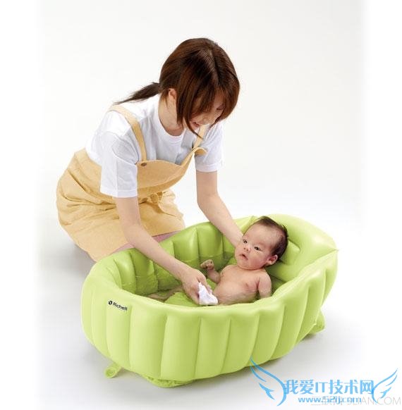给婴儿洗澡的注意事项 三联
