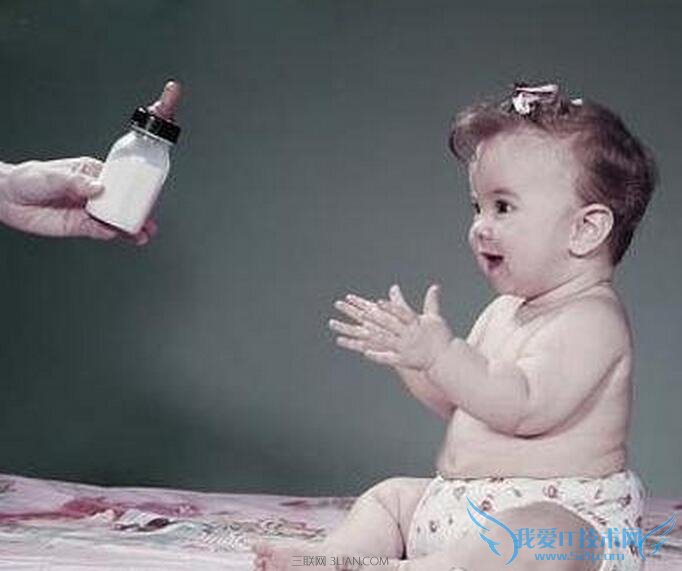 新生宝宝吃奶粉上火怎么办 宝宝吃奶粉上火症状 三联