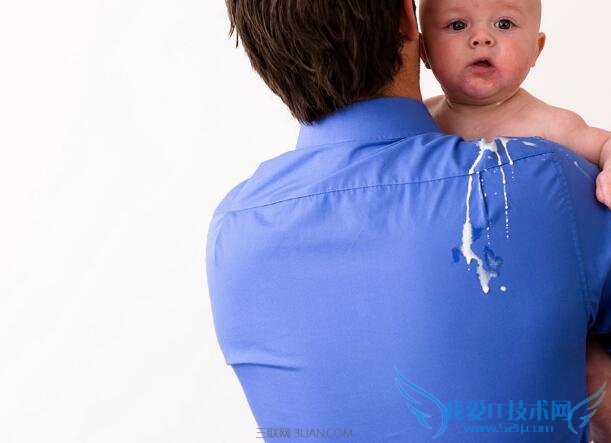 该如何预防婴儿呛奶 三联