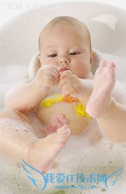 教你如何给新生婴儿洗澡 52IJ母婴教育