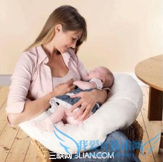 宝宝以什么姿势躺着最好 52IJ母婴教育