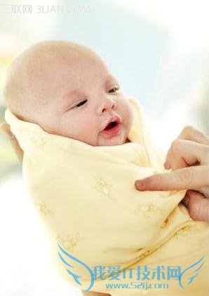 盛夏如何科学给新生儿洗澡 三联