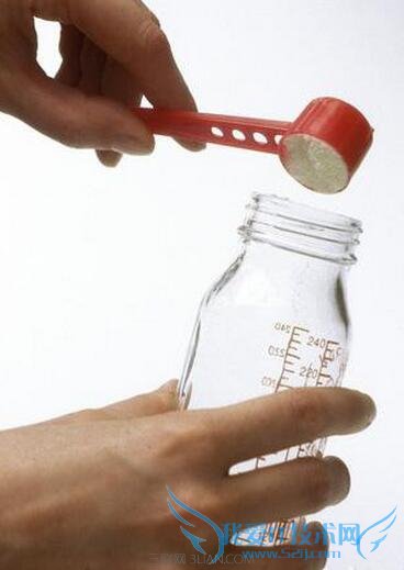 给宝宝冲奶粉的七大误区 三联