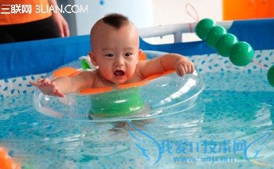 婴儿游泳有啥好处? 52IJ母婴教育