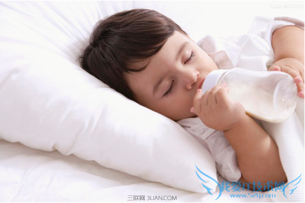 宝宝可以躺着喝奶吗 52IJ母婴教育