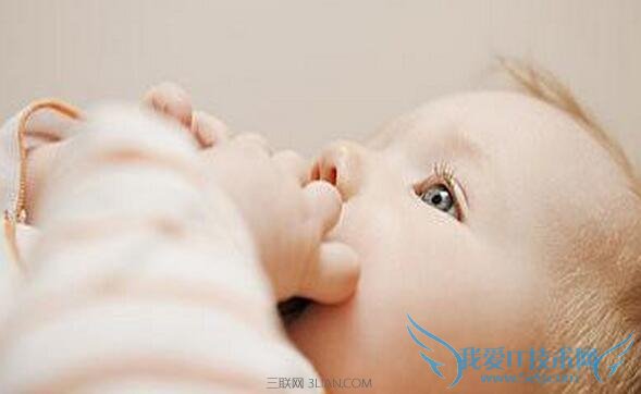 如何进行手指喂食 52IJ母婴教育