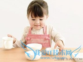 怎样让孩子专心吃饭 52IJ母婴教育