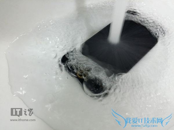 iPhone5用户教你如何拯救落水的iPhone 52IJ手机之家