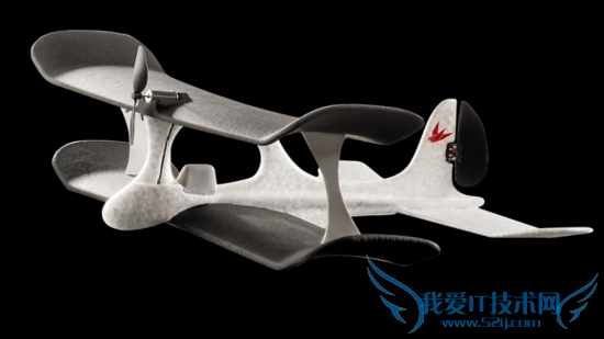 用iPhone手机遥控纸飞机 飞行时间长达30分钟