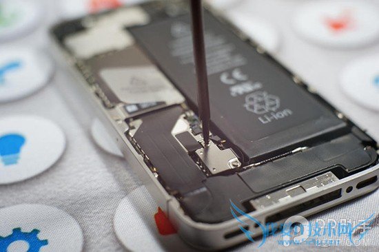 仅需60元 手把手教你换掉iPhone4s电池