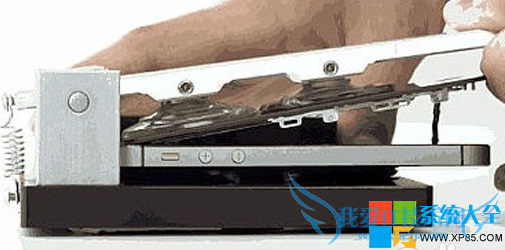 最简单的iPhone手机拆机教程 苹果手机拆机教程 苹果手机如何换内电池 系统之家