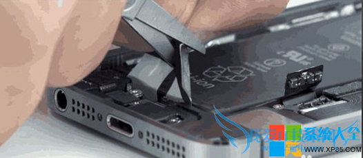 最简单的iPhone手机拆机教程 苹果手机拆机教程 苹果手机如何换内电池 系统之家