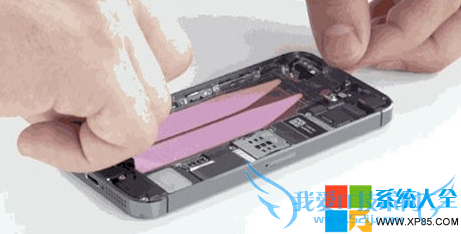 最简单的iPhone手机拆机教程 苹果手机拆机教程 苹果手机如何换内电池 系统之家