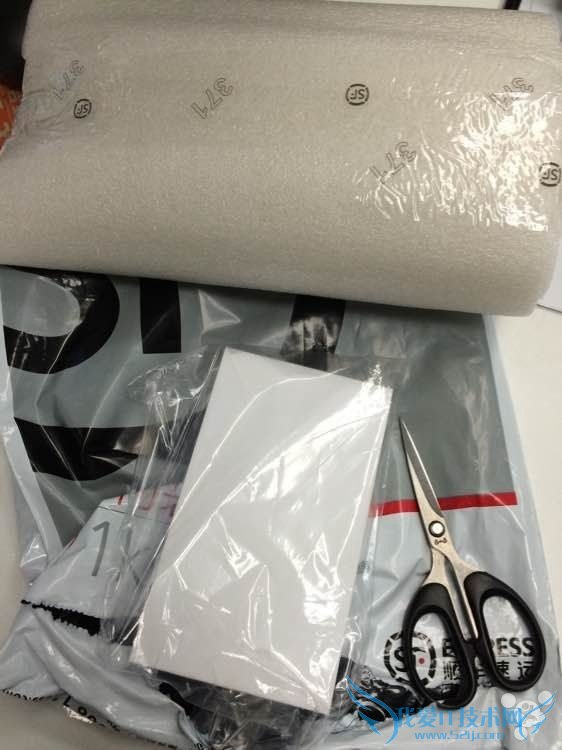 官翻iPhone5s开箱图赏 52IJ手机之家